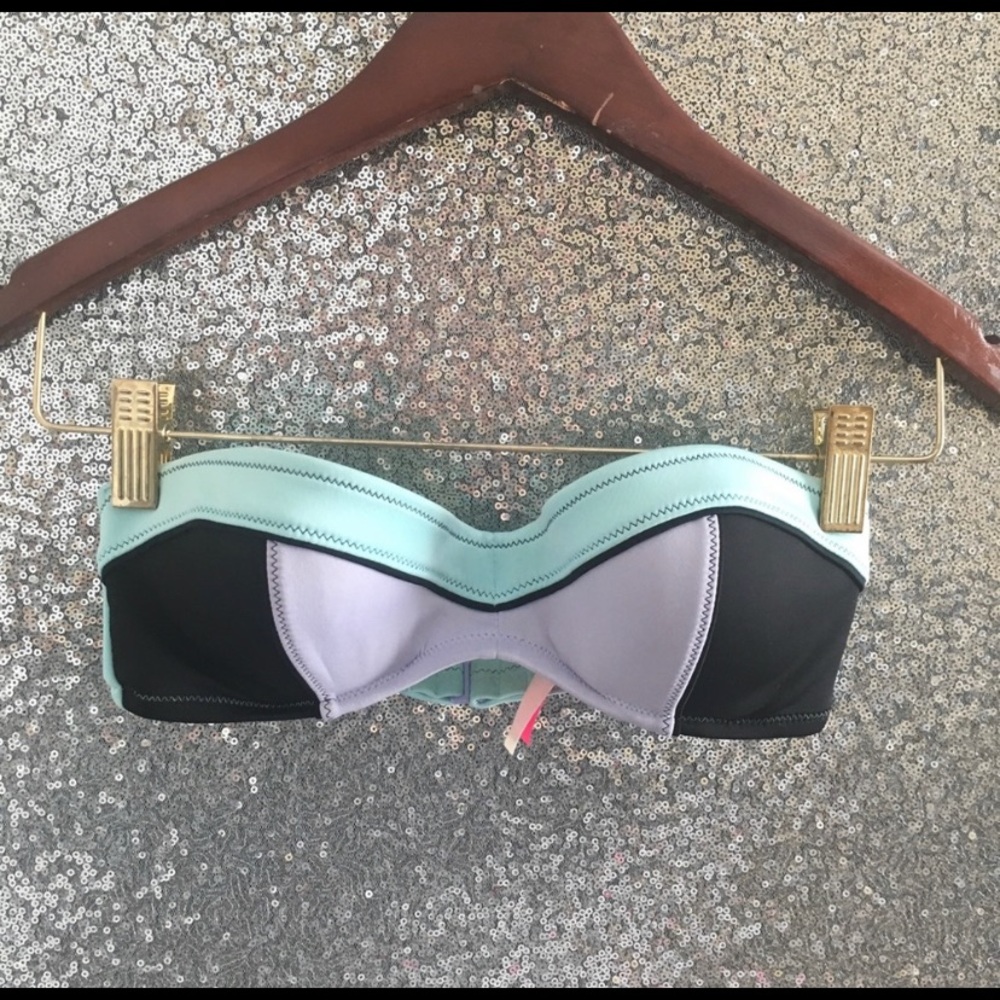 Victoria’s Secret Swim Top-Size 32C